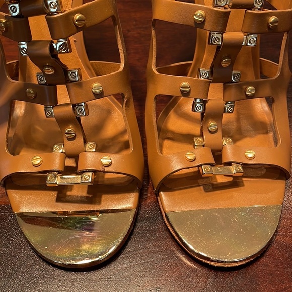 ⛔️ TORY BURCH camel cage pumps with gold accents - Picture 8 of 9